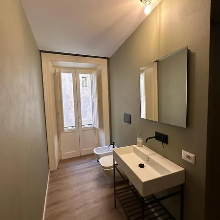 Apartman Lucatelli Square 1 *